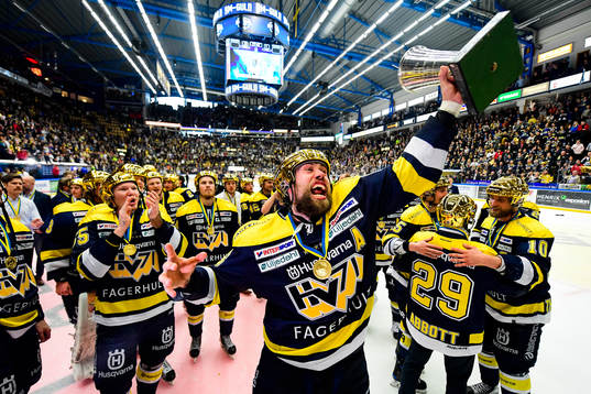 s Christoffer Persson  jublar