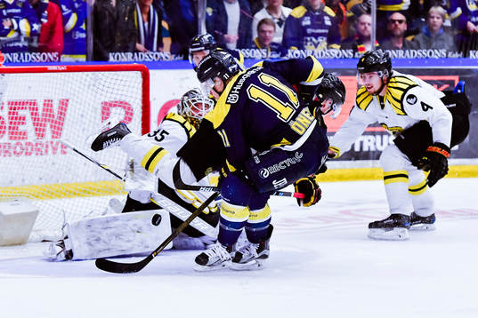 s s Simon Önerud med avgörande 2-1 bakom Brynäs målvakt