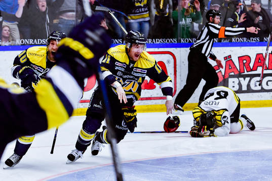 s Martin Thörnberg och Simon Önerud  jublar samtidigt som