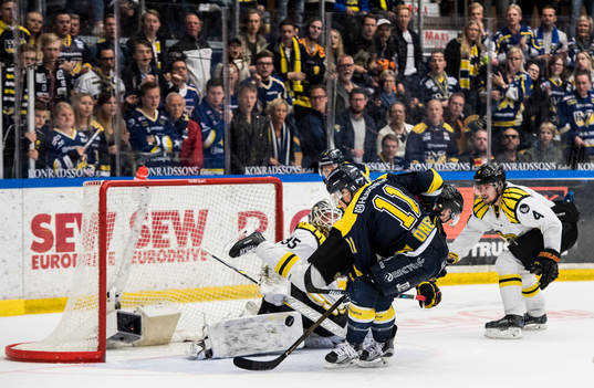 s Simon Önerud gör matchavgörande 2-1 målet bakom