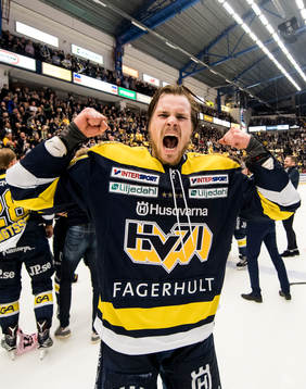 s Mikko Lehtonen jublar