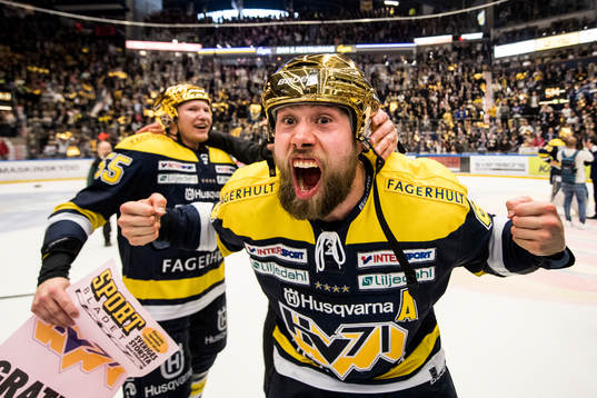 s Christoffer Persson jublar