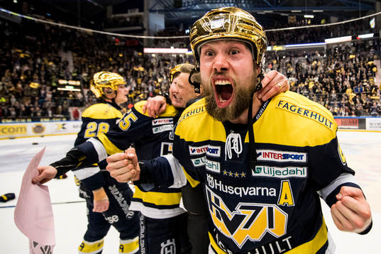 s Christoffer Persson jublar