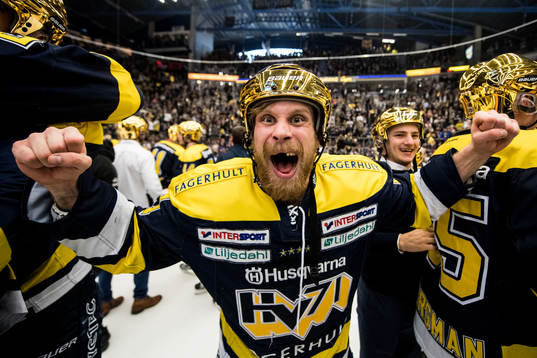 s Mattias Tedenby jublar