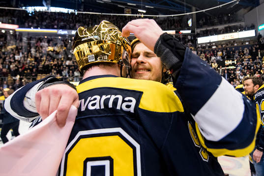 s Mikko Lehtonen jublar