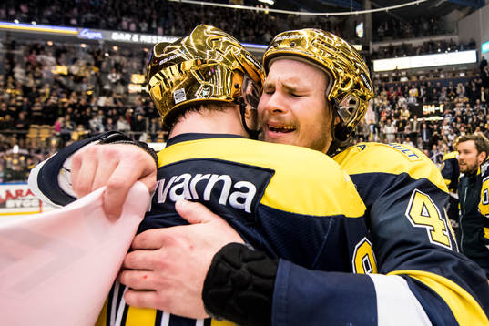 s Mikko Lehtonen jublar