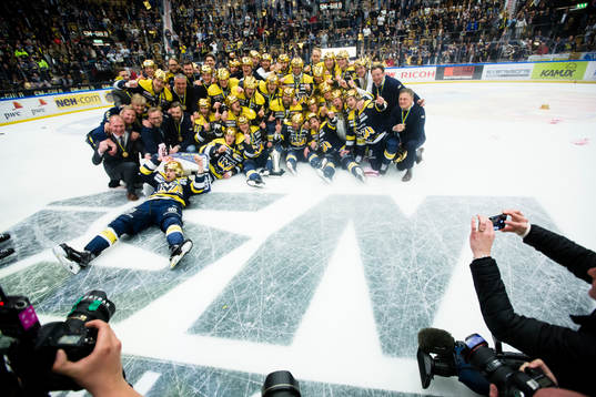 s spelare ställer upp för en lagbild