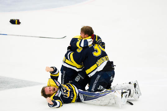s Mattias Tedenby, Kristofer Berglund och målvakt Linus