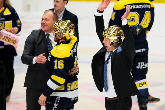 s tränare Johan Lindbom, Filip Sandberg och assisterande