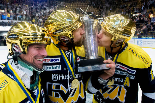 s Chris Abbott , Martin Thörnberg och Simon Önerud jublar