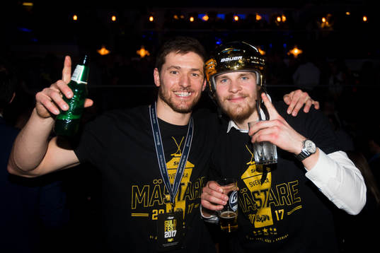 s Dylan Reese och Mikko Lehtonen på guldfesten