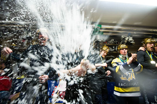 s Adam Almquist, Dylan Reese, Simon Önerud och Chris