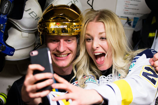 s Anton Bengtsson tar en selfie