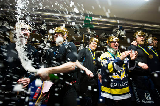 s Adam Almquist, Dylan Reese, Simon Önerud och Chris