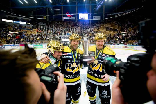 s Chris Abbott, Martin Thörnberg och Simon Önerud jublar