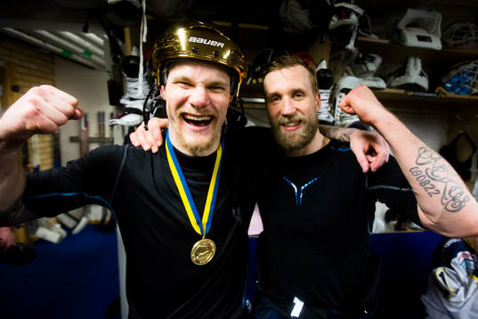 s Simon Önerud och Martin Thörnberg jublar i