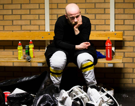 Brynäs målvakt David Rautio deppar