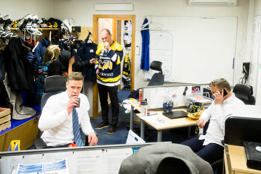 s assisterande tränare Nicklas Rahm, tränare Johan