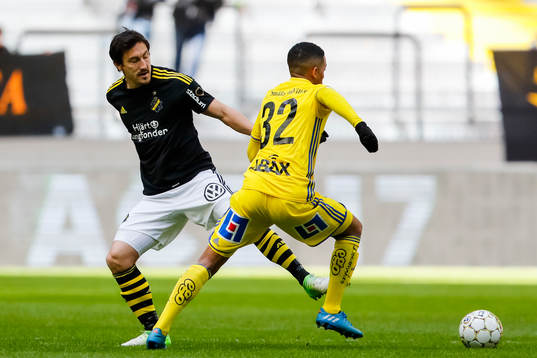 s Stefan Ishizaki och Sundsvalls Jonathan Morsay