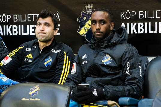 s målvakt Kyriakos Stamatopoulos och Henok Goitom på