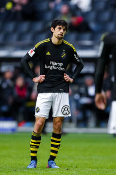 s Jesper Nyholm deppar