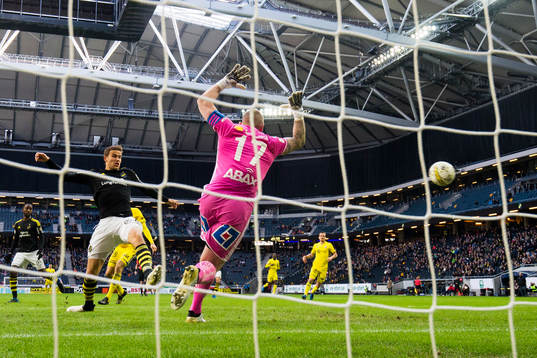 s Eero Markkanen med en målchans på Sundsvalls målvakt