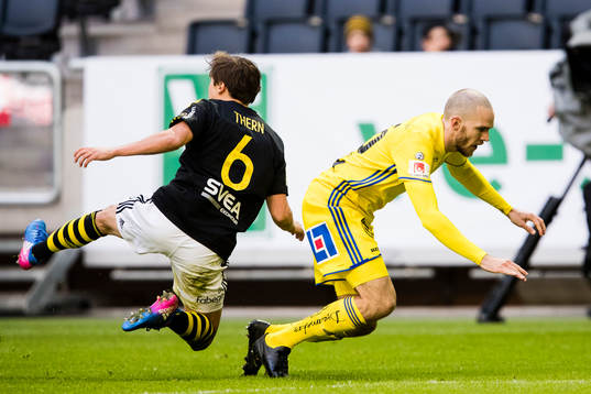 s Simon Thern och AIK:s Sauli Väisänen