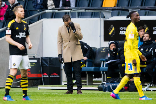 s tränare Rikard Norling deppar