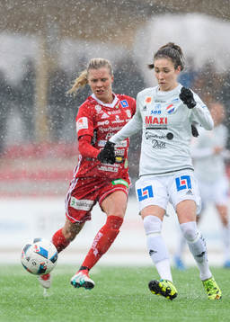 Kvarnsvedens Agnes Dahlström med bollen