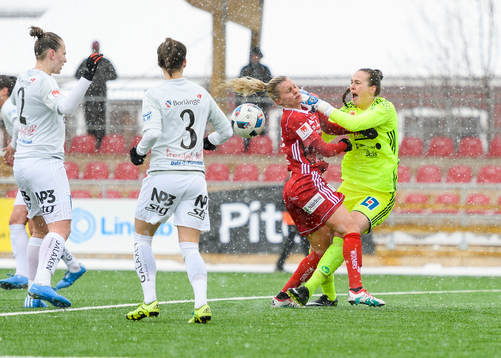 Piteås Lotta Ökvist krockar med Kvarnsvedens Lina