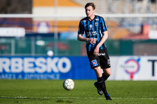 Sirius Daniel Jarl med bollen