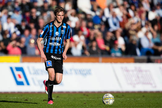 Sirius Oscar Pehrsson med bollen