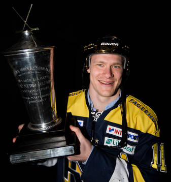 s Simon Önerud med pokalen Le Mat