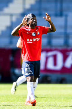 Örgrytes Martin Kayongo-Mutumba jublar