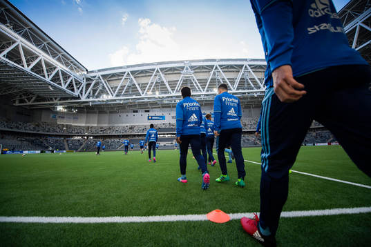 Djurgårdens spelare värmer upp