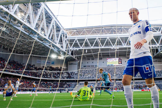 Norrköpings Andreas Johansson och målvakt Michael Langer