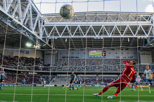 Djurgårdens målvakt Andreas Isaksson släpper in 0-1