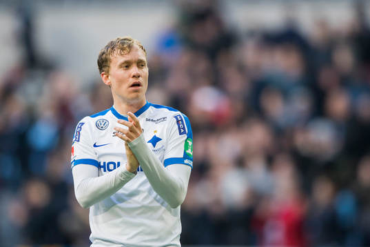 Norrköpings Gudmundur Thorarinsson tackar publiken