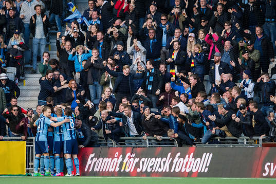 Djurgårdens spelare jublar med publiken