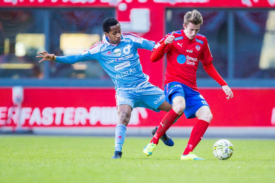 Degerfors Mihlali Mayambela och Helsingborgs Adam Eriksson