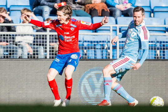 Helsingborgs Max Svensson protesterar mot domslut