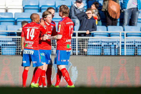 Helsingborgs Max Svensson jublar med lagkamrater