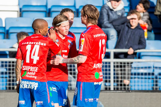 Helsingborgs Max Svensson jublar med lagkamrater