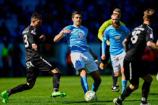 Örebros Brendan Hines-Ike och Malmö FFs Alexander