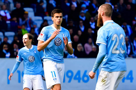 Malmö FFs Alexander Jeremejeff deppar