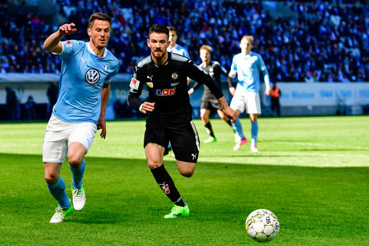 Malmö FFs Markus Rosenberg  Örebros Brendan Hines-Ike