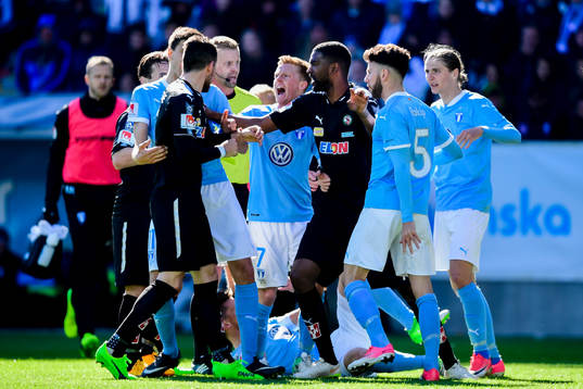 Örebros Damien Plessis Malmö FFs Anders Christiansen