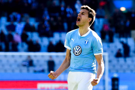 Malmö FFs Alexander Jeremejeff jublar  2-1