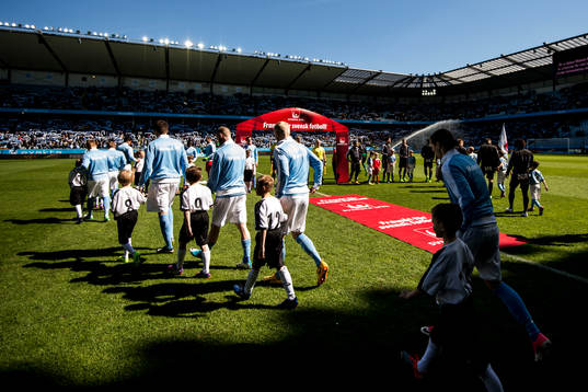 Malmö FFs spelare gör entré på Swedbank Stadion
