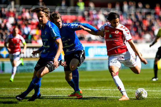 Halmstads Fredrik Liverstam och Marcus Johansson i en kamp